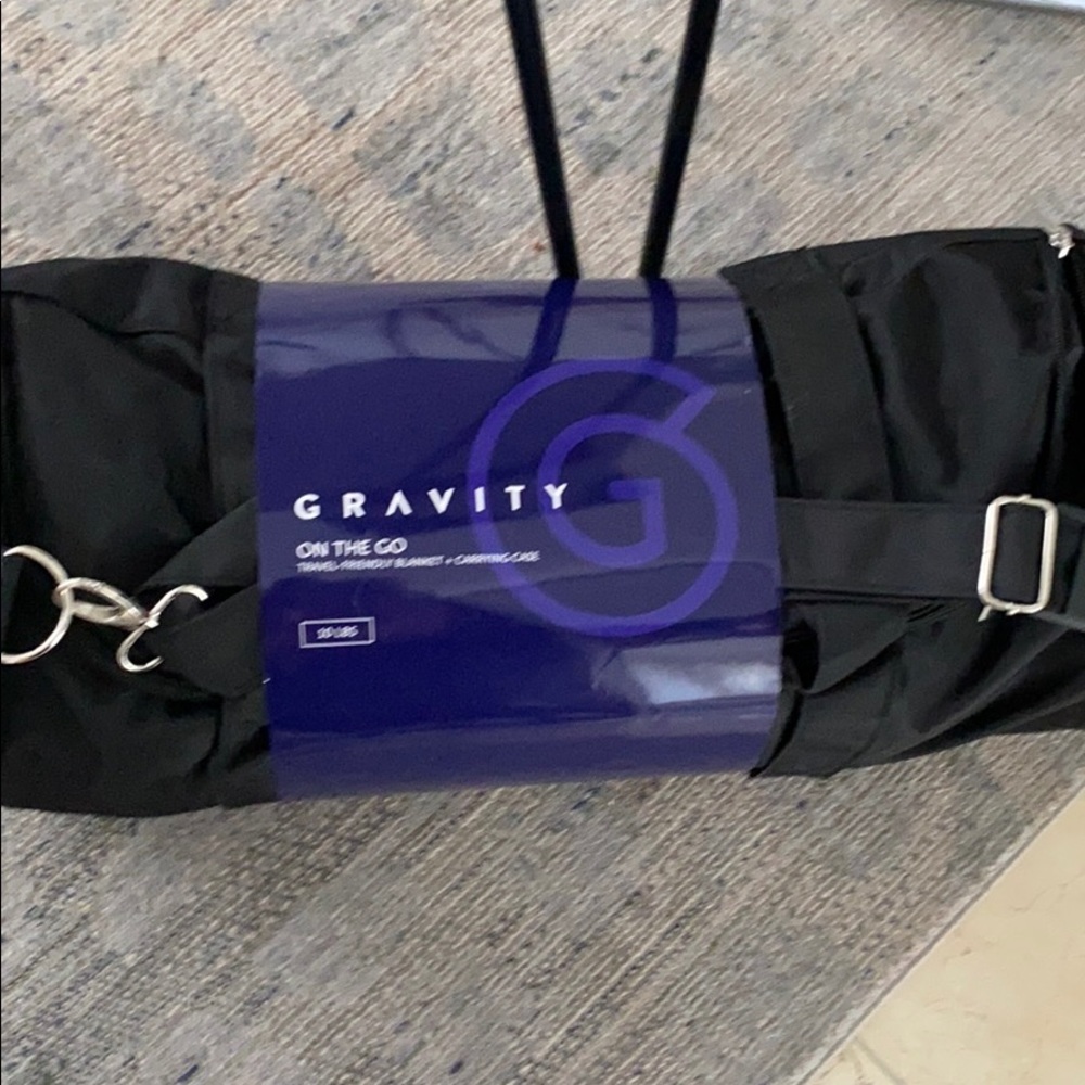 Luxurious Gravity travel blanket 10 pounds!